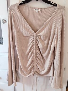 ANDREE BY UNIT Beige Ruched V-Neck Long Sleeve Top